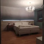 Dolomitiloungebelluno Mountain بيت ضيافة بيلونو