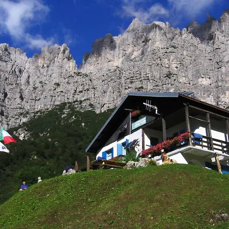 Dolomitiloungebelluno Mountain ゲストハウス ベッルーノ